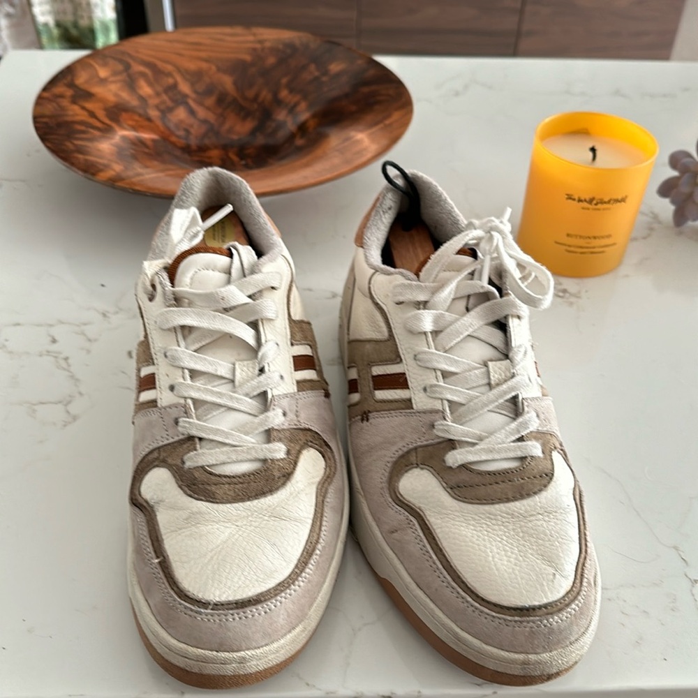 Men's casual shoes